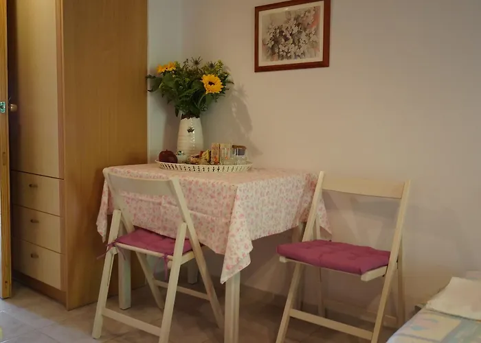 Nontas Homes 公寓 *